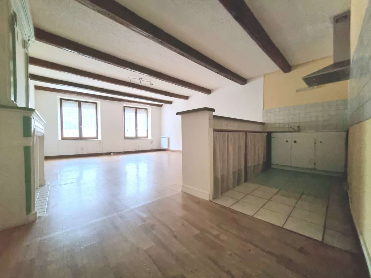 Maison 100 m2 avec local commercial & appartement