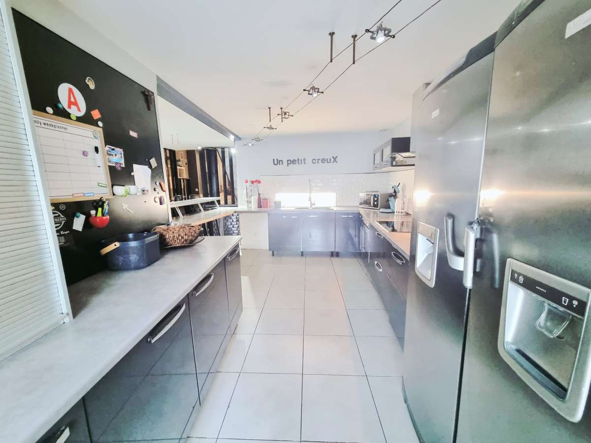 Maison mitoyenne 200 m2, 3 chambres & Terrasse