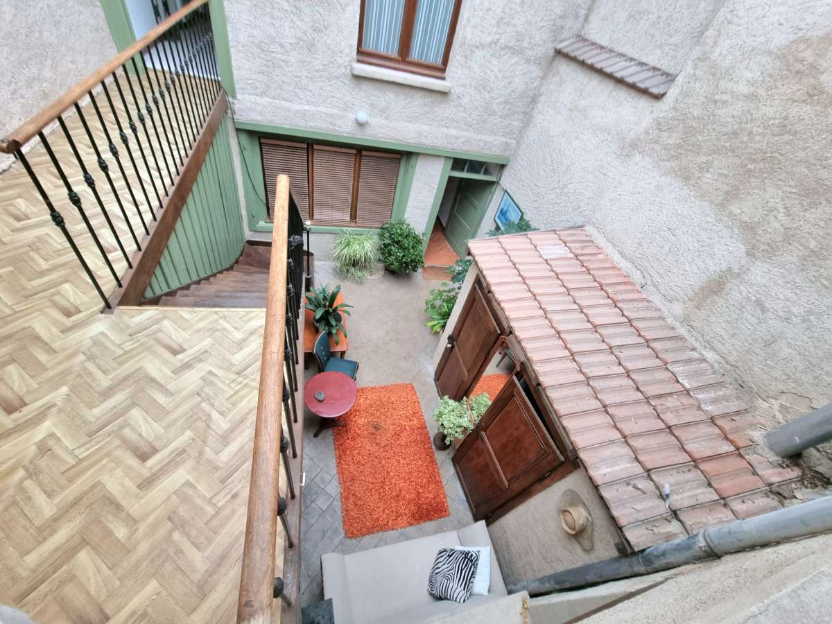 Maison 100 m2 avec local commercial & appartement