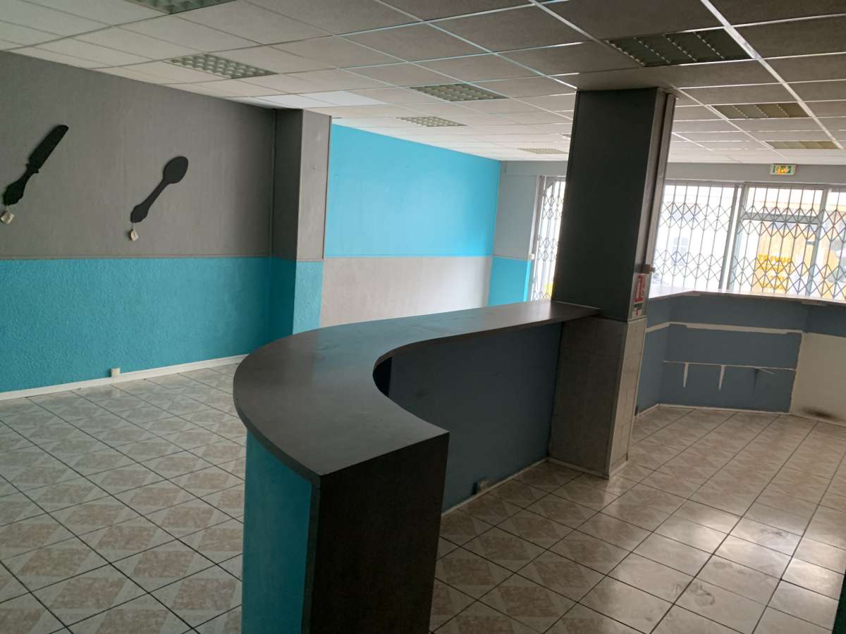 LOCAL COMMERCIAL et/ou BUREAUX