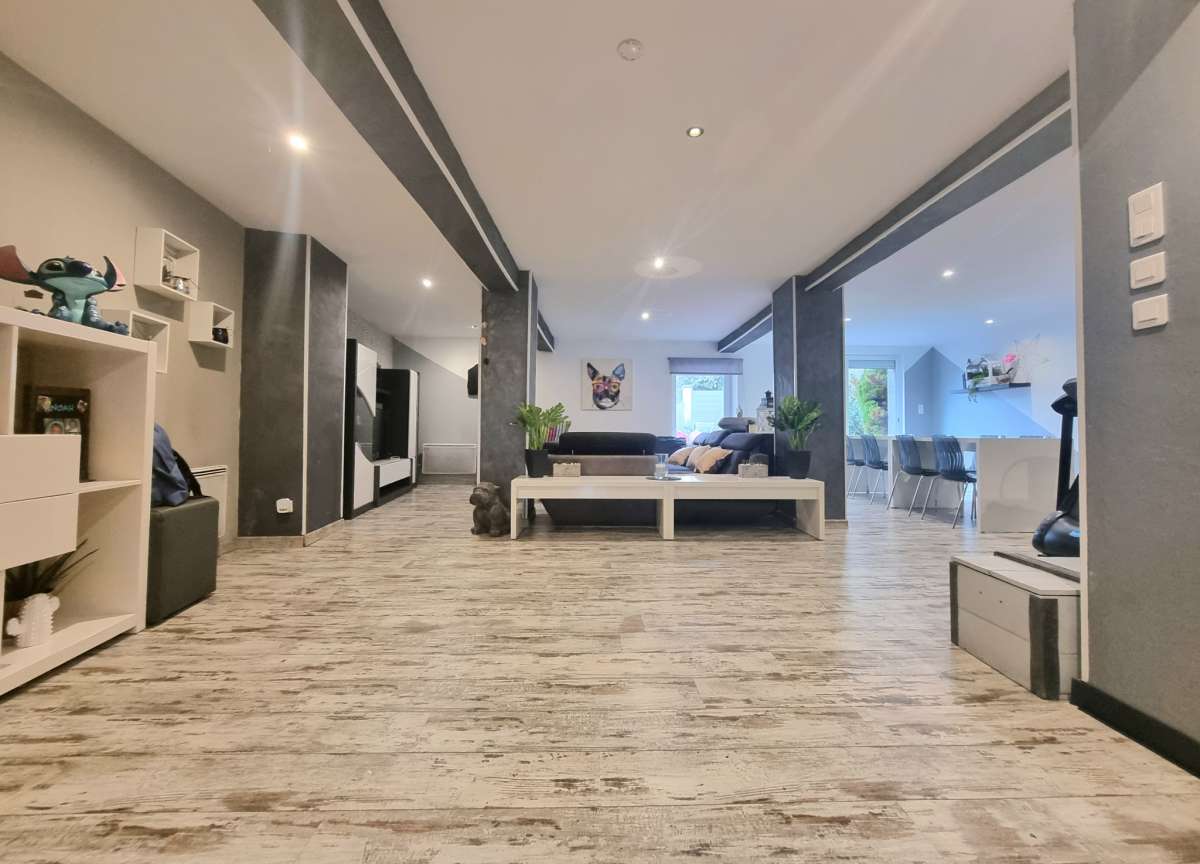 Maison mitoyenne 200 m2, 3 chambres & Terrasse