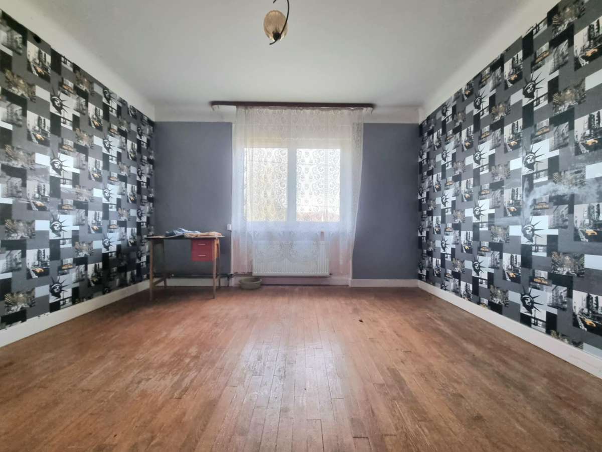 Maison mitoyenne 180 m2 avec grange et jardin   Terrain 714 m