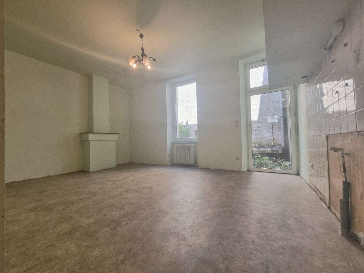 Maison mitoyenne 97 m2 avec grange, cour et jardin Terrain 863 m2