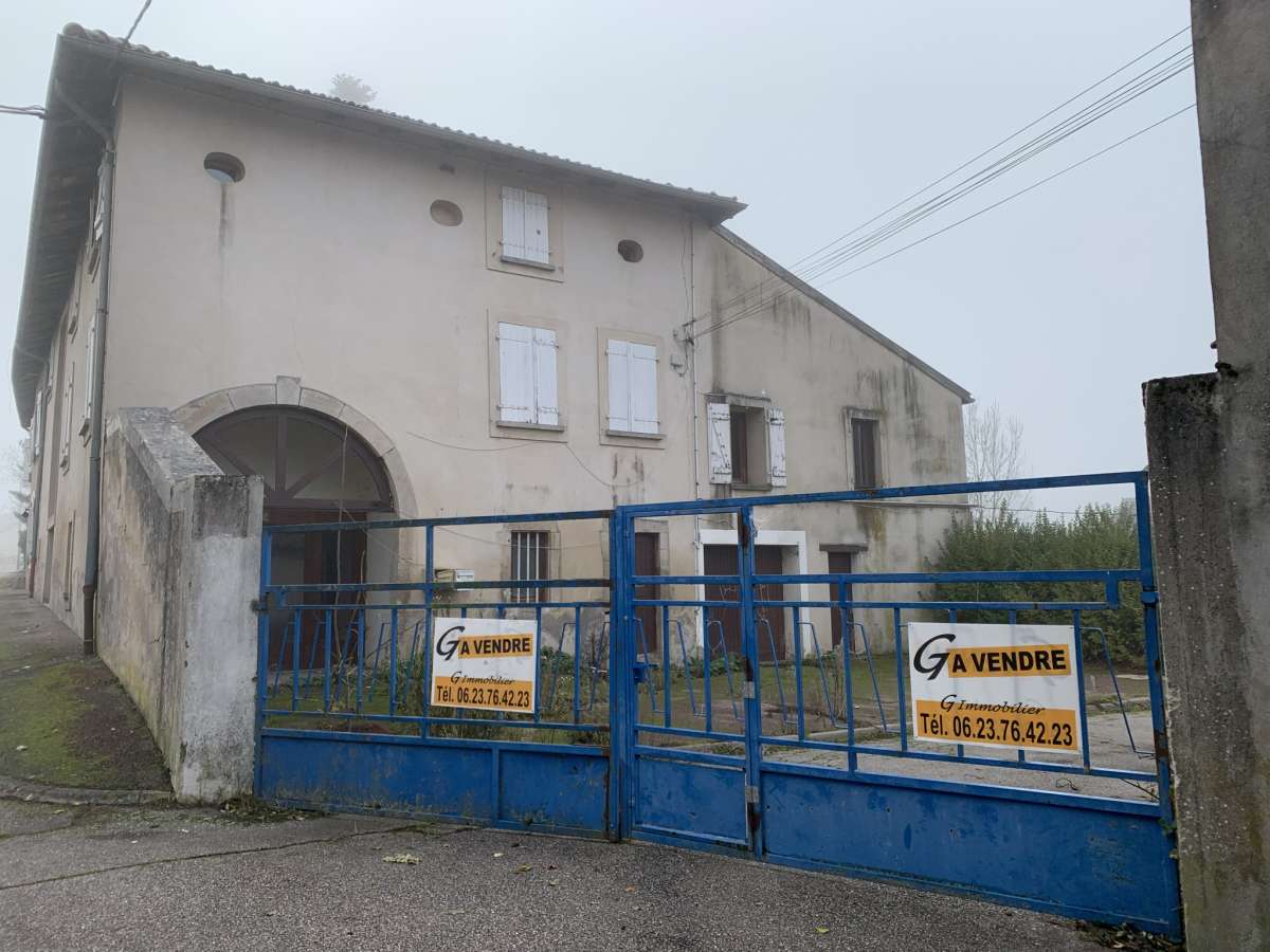 Ensemble immobilier sur plus de 2,5 hectares