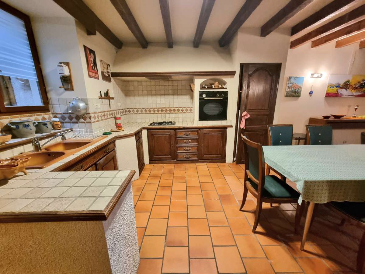 Maison 100 m2 avec local commercial & appartement