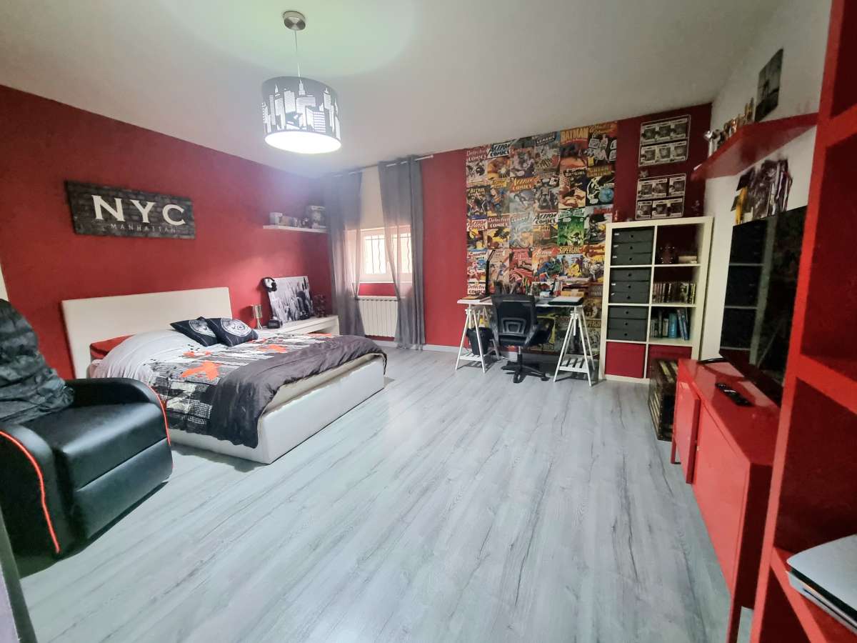 Maison mitoyenne 200 m2, 3 chambres & Terrasse