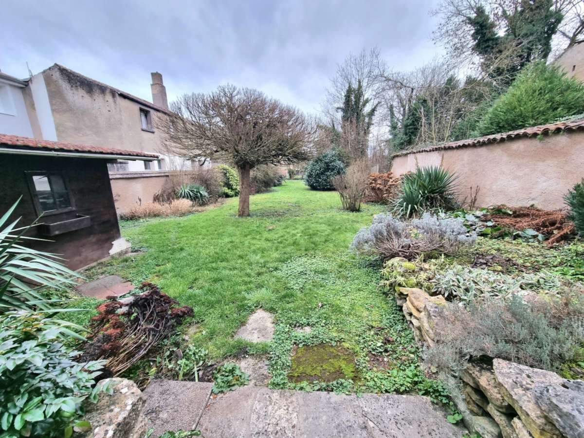 Maison 100 m2 avec local commercial & appartement