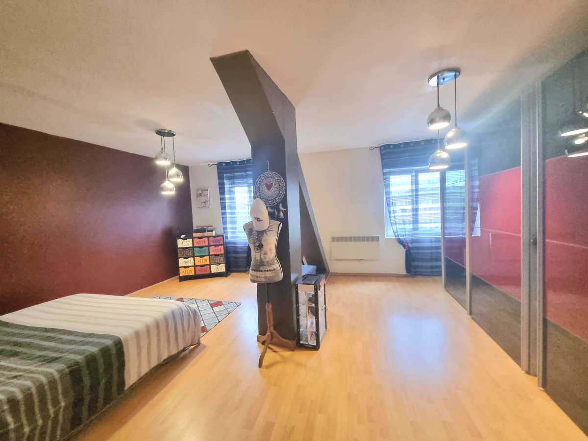 Maison mitoyenne 200 m2, 3 chambres & Terrasse