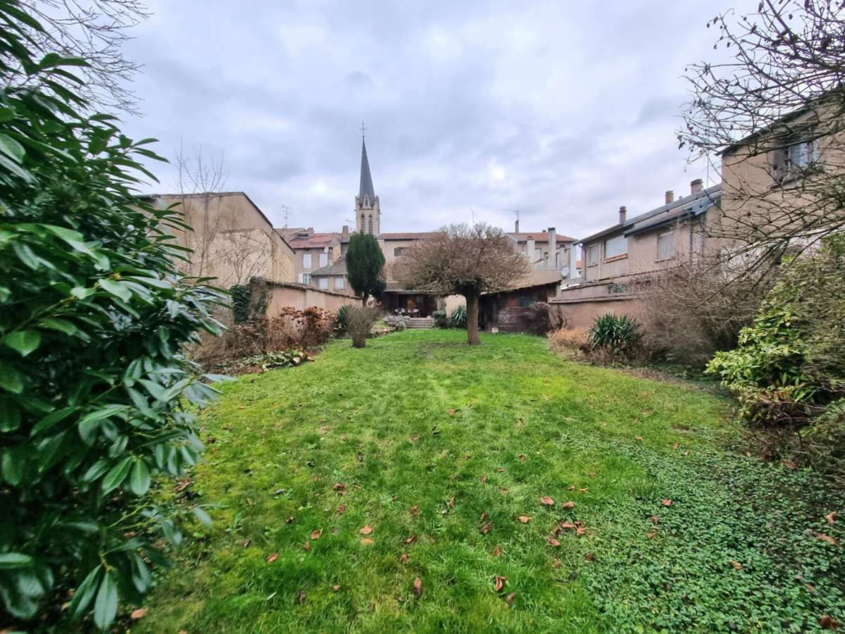 Maison 100 m2 avec local commercial & appartement