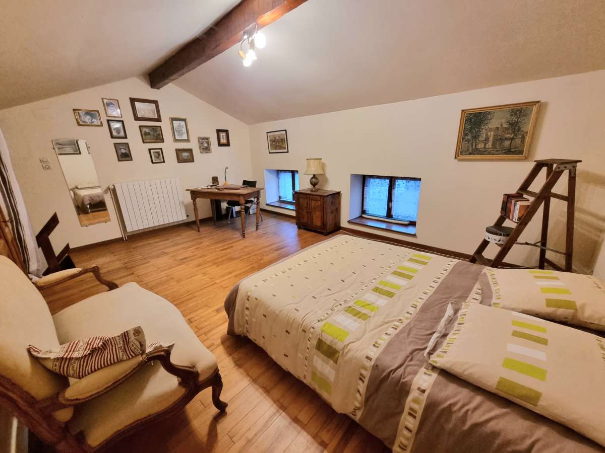 Maison 100 m2 avec local commercial & appartement