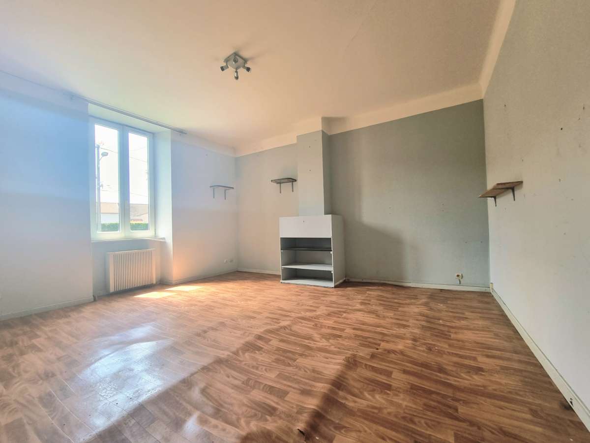 Maison mitoyenne 97 m2 avec grange, cour et jardin Terrain 863 m2