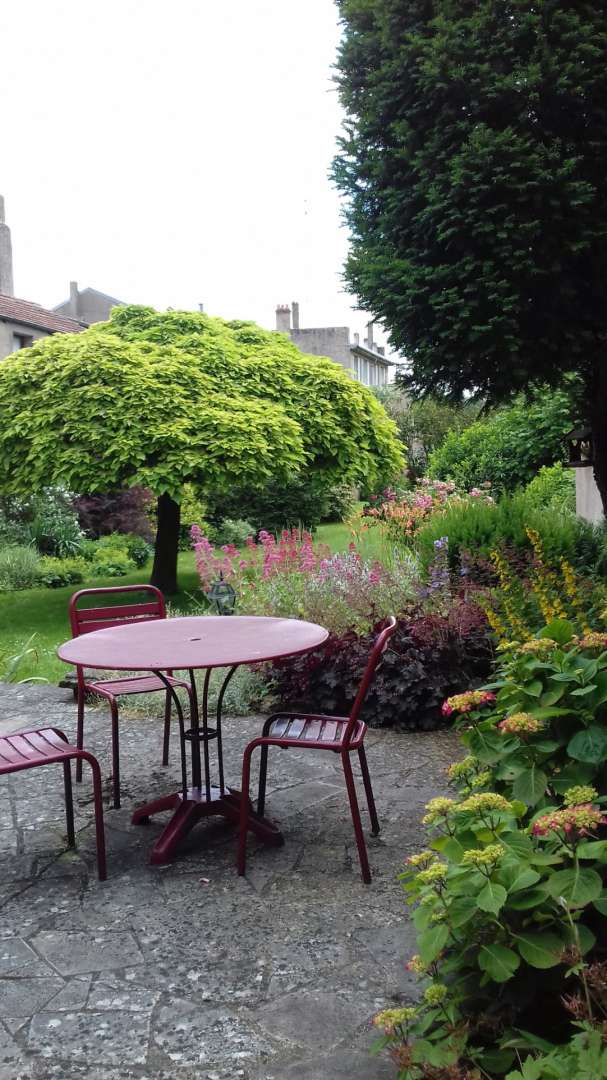 Maison 100 m2 avec local commercial & appartement