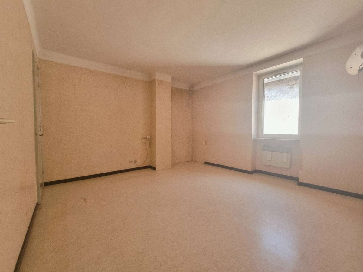 Maison mitoyenne 97 m2 avec grange, cour et jardin Terrain 863 m2