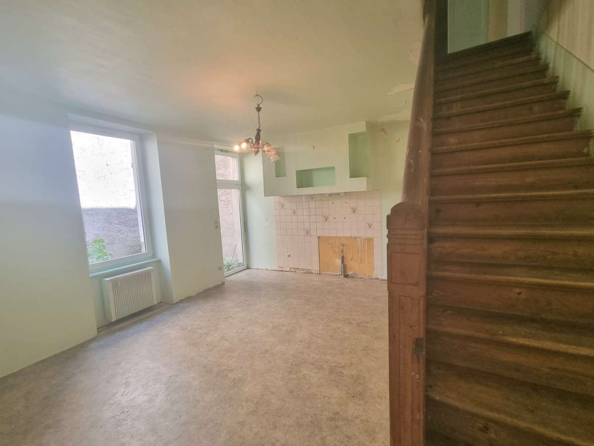Maison mitoyenne 97 m2 avec grange, cour et jardin Terrain 863 m2