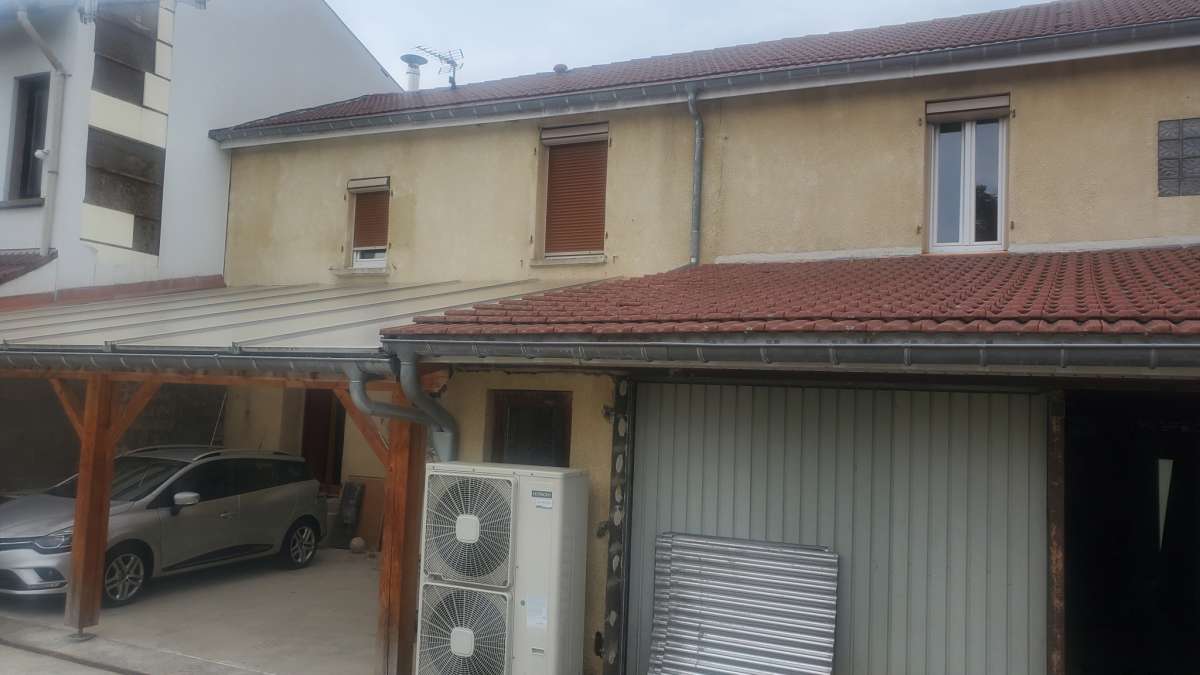 Maison de village avec gros volumes