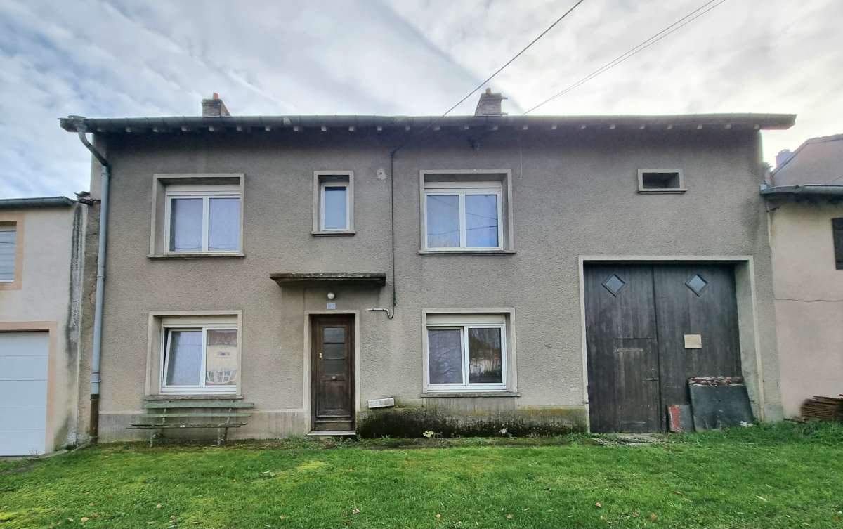 Maison mitoyenne 180 m2 avec grange et jardin   Terrain 714 m