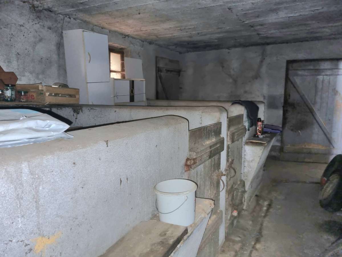 Maison mitoyenne 180 m2 avec grange et jardin   Terrain 714 m