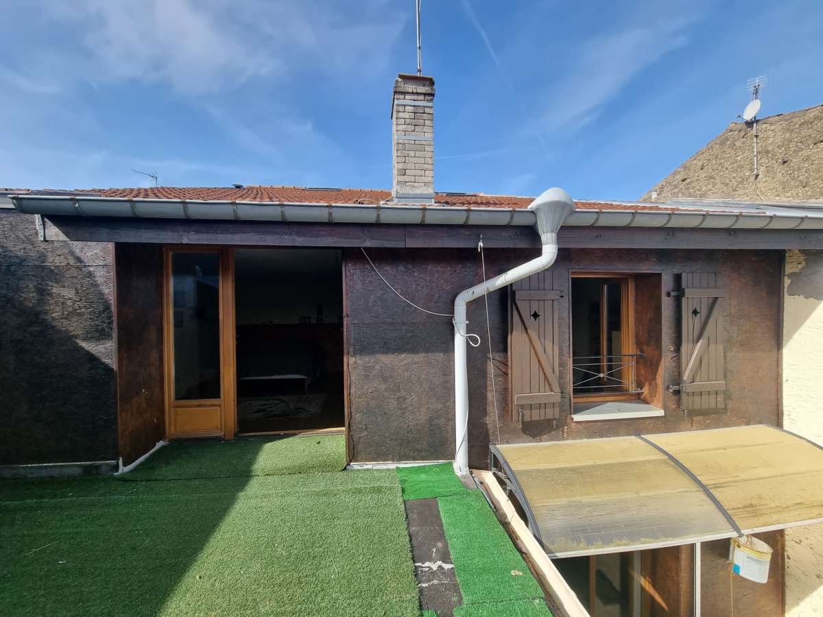 Maison 275 m2 Beaux volumes Domjevin