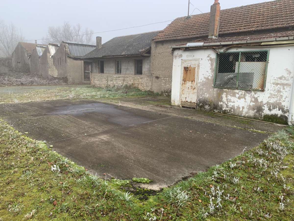 Ensemble immobilier sur plus de 2,5 hectares