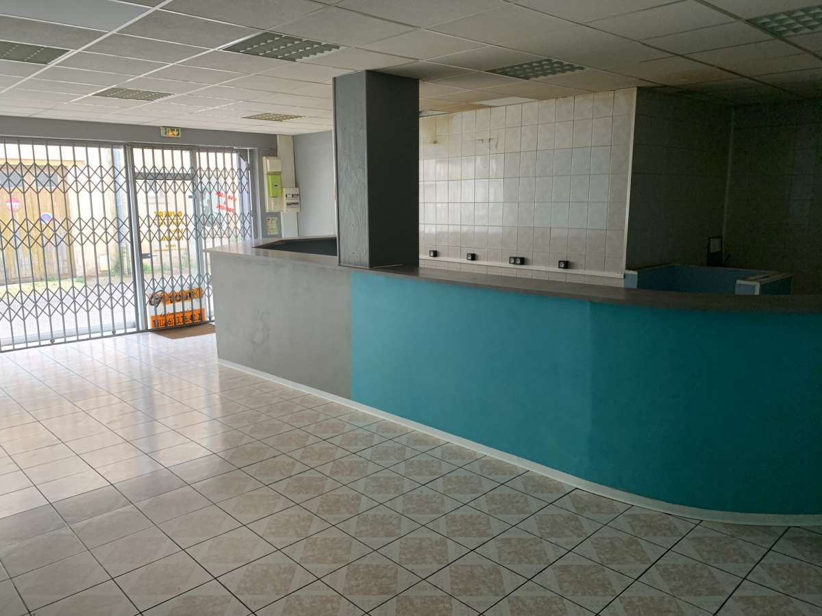 LOCAL COMMERCIAL et/ou BUREAUX