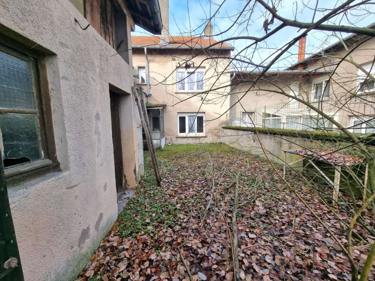 Maison mitoyenne 180 m2 avec grange et jardin   Terrain 714 m