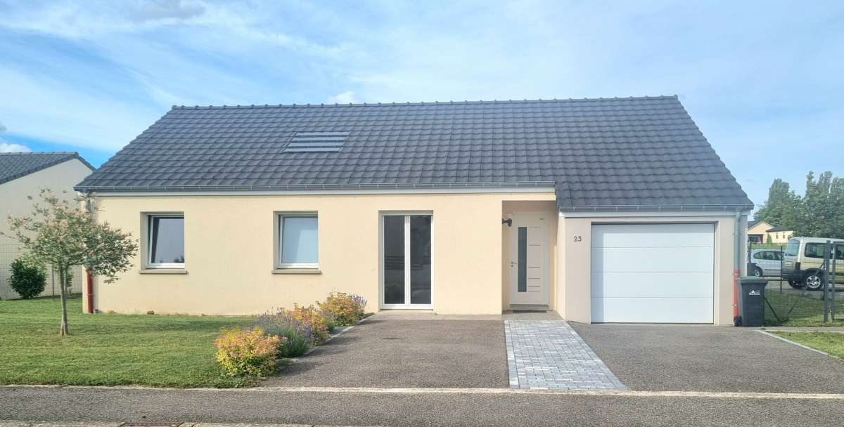 Maison plain-pied 93 m2 - 3 chambres - Garage - Jardin
