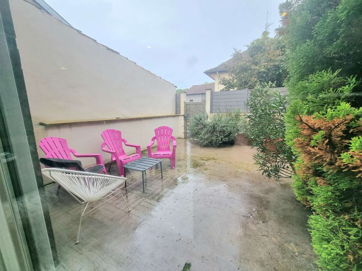 Maison mitoyenne 200 m2, 3 chambres & Terrasse