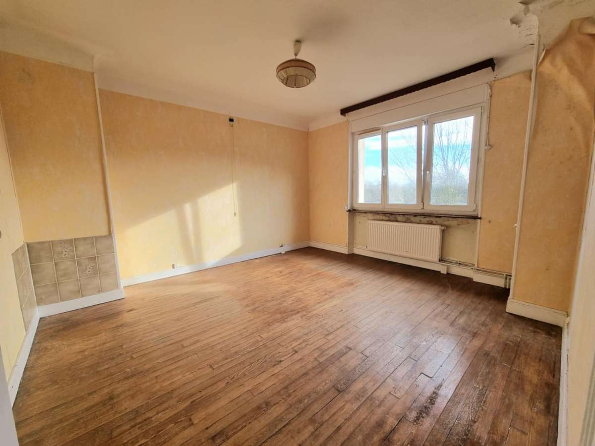 Maison mitoyenne 180 m2 avec grange et jardin   Terrain 714 m