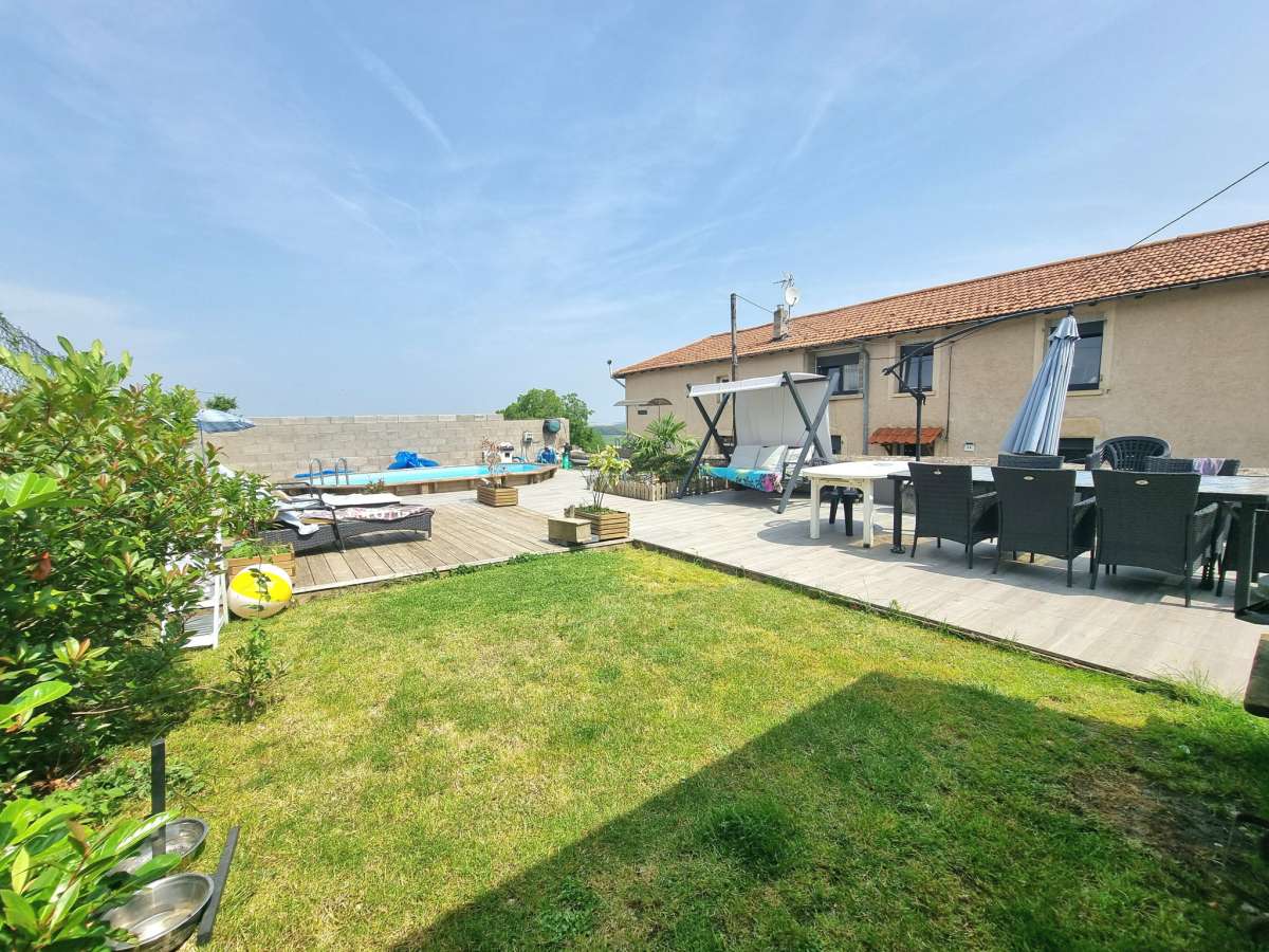 Maison 160 m2 avec dépendance, piscine et jardin - à la campagne