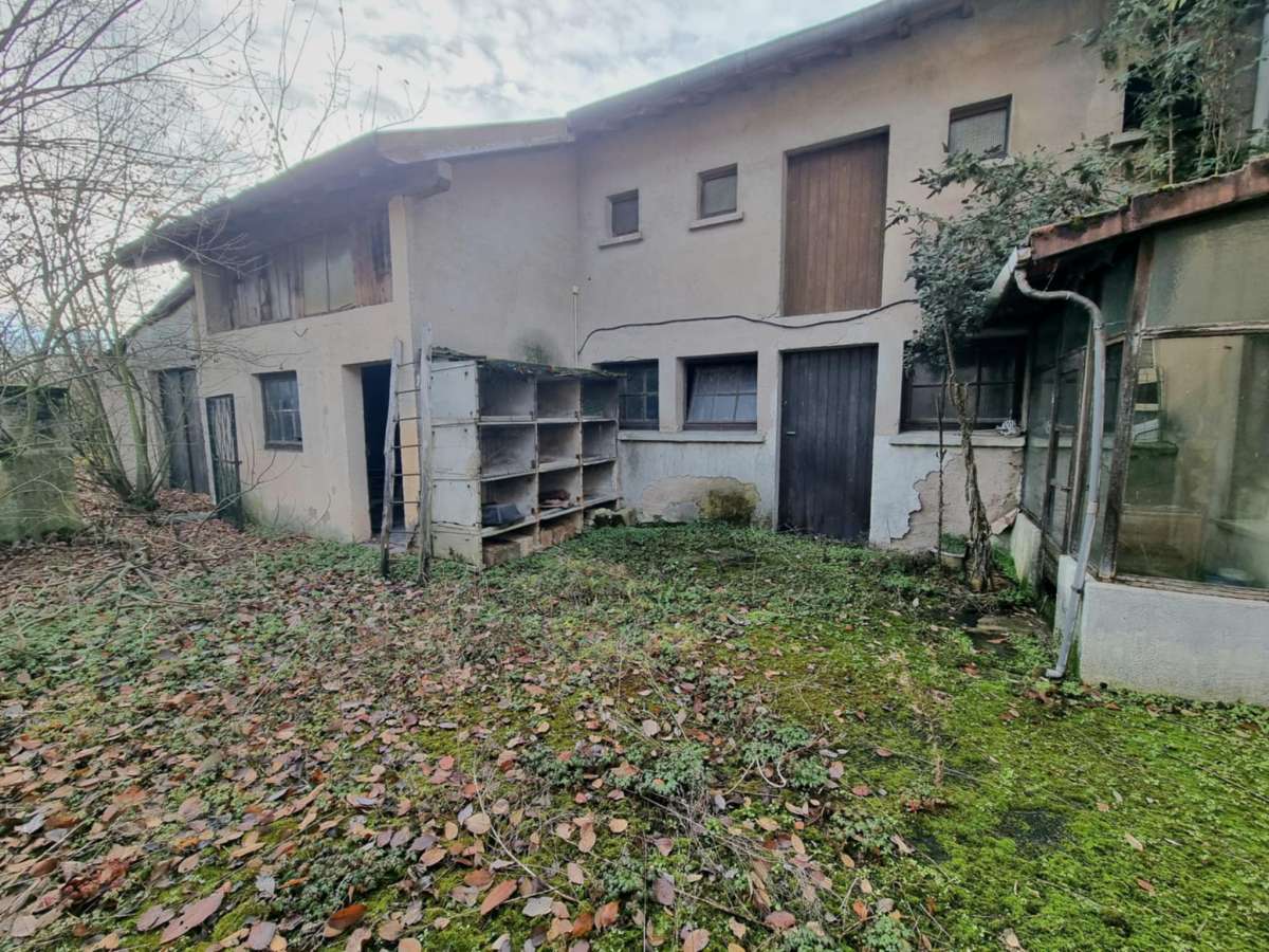 Maison mitoyenne 180 m2 avec grange et jardin   Terrain 714 m