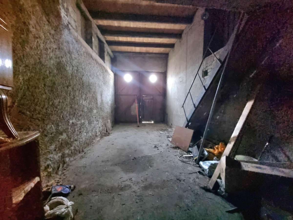 Maison mitoyenne 180 m2 avec grange et jardin   Terrain 714 m