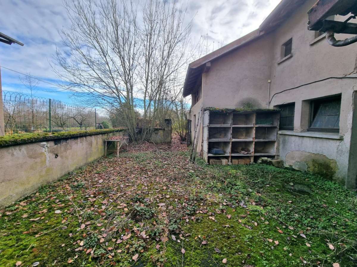 Maison mitoyenne 180 m2 avec grange et jardin   Terrain 714 m