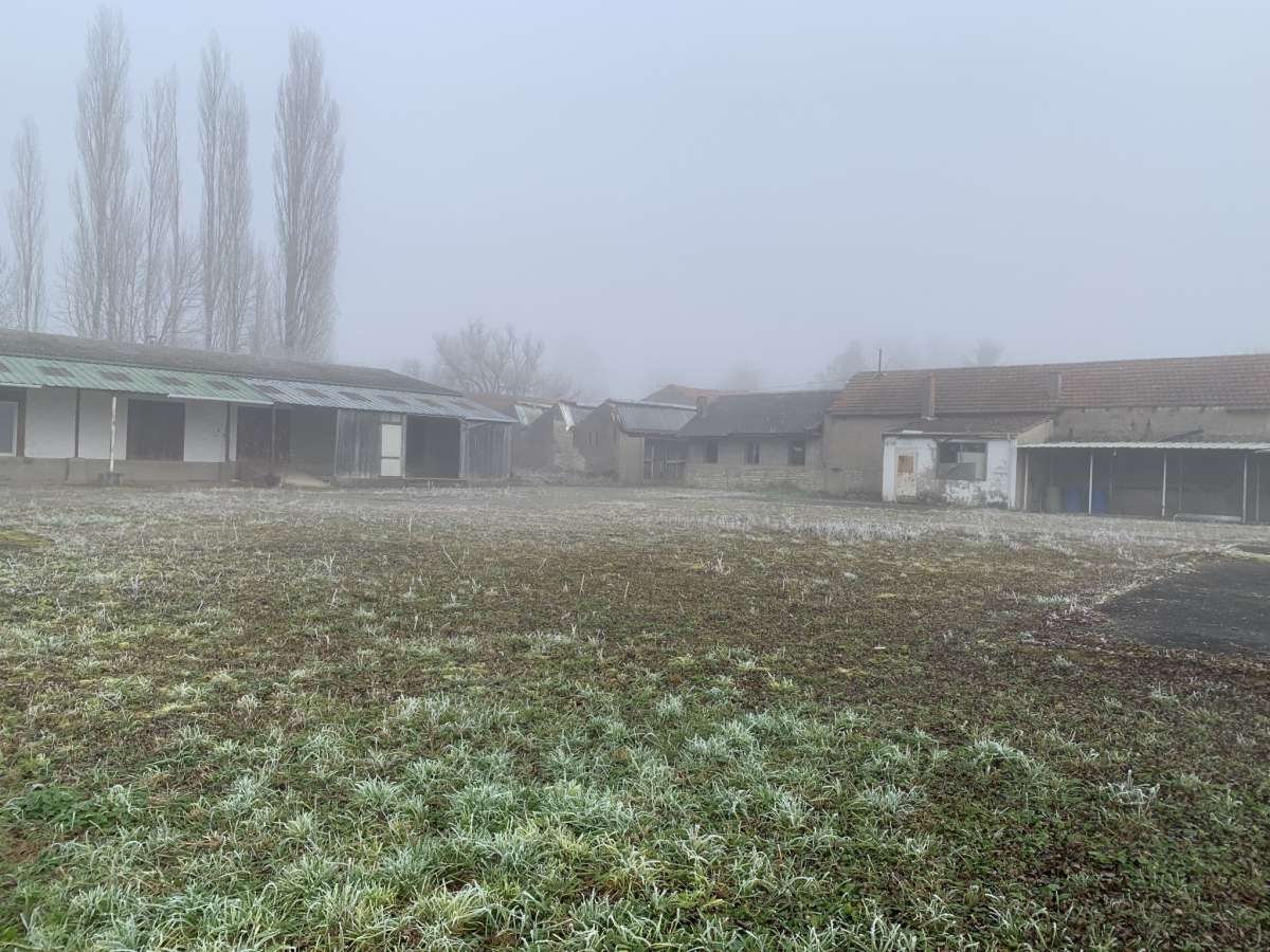 Ensemble immobilier sur plus de 2,5 hectares