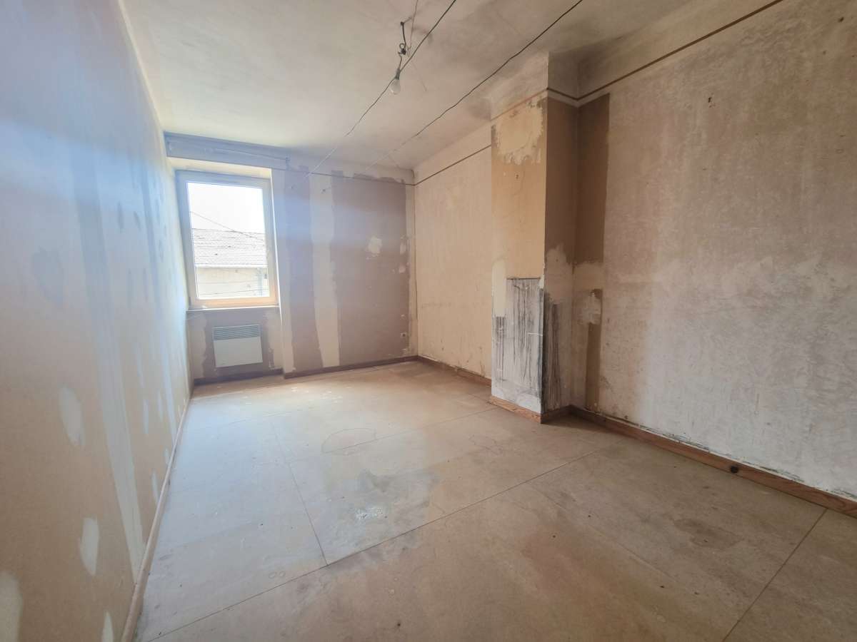 Maison mitoyenne 97 m2 avec grange, cour et jardin Terrain 863 m2