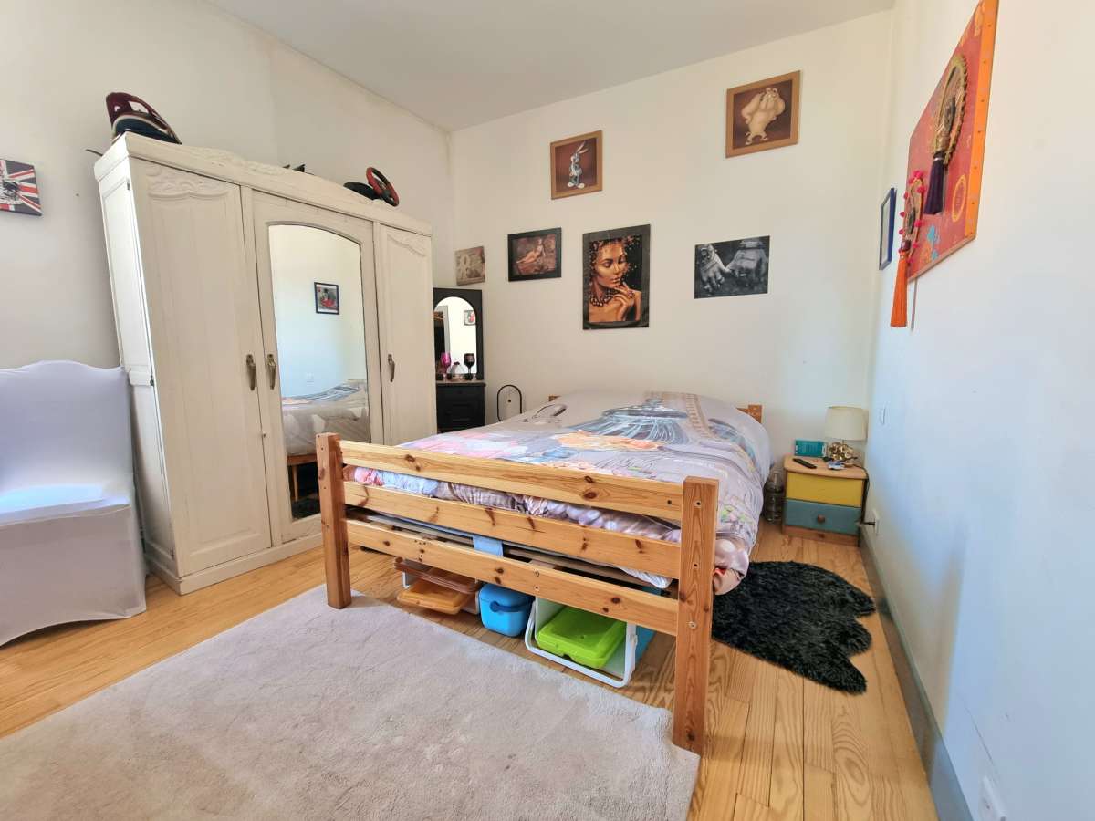 Appartement 3 pièces 90 m2 1er étage avec jardin et cave