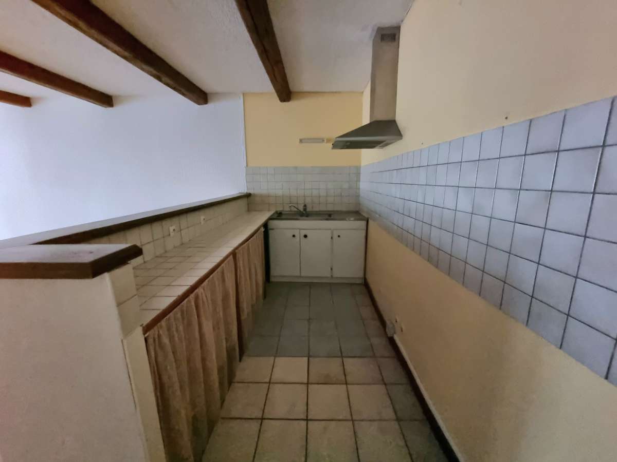 Maison 100 m2 avec local commercial & appartement