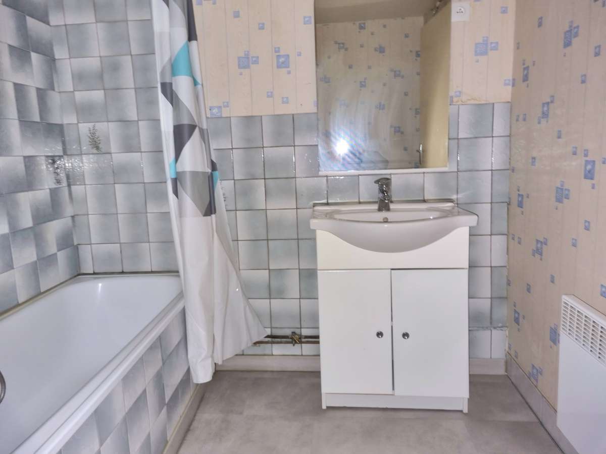 Maison 100 m2 avec local commercial & appartement