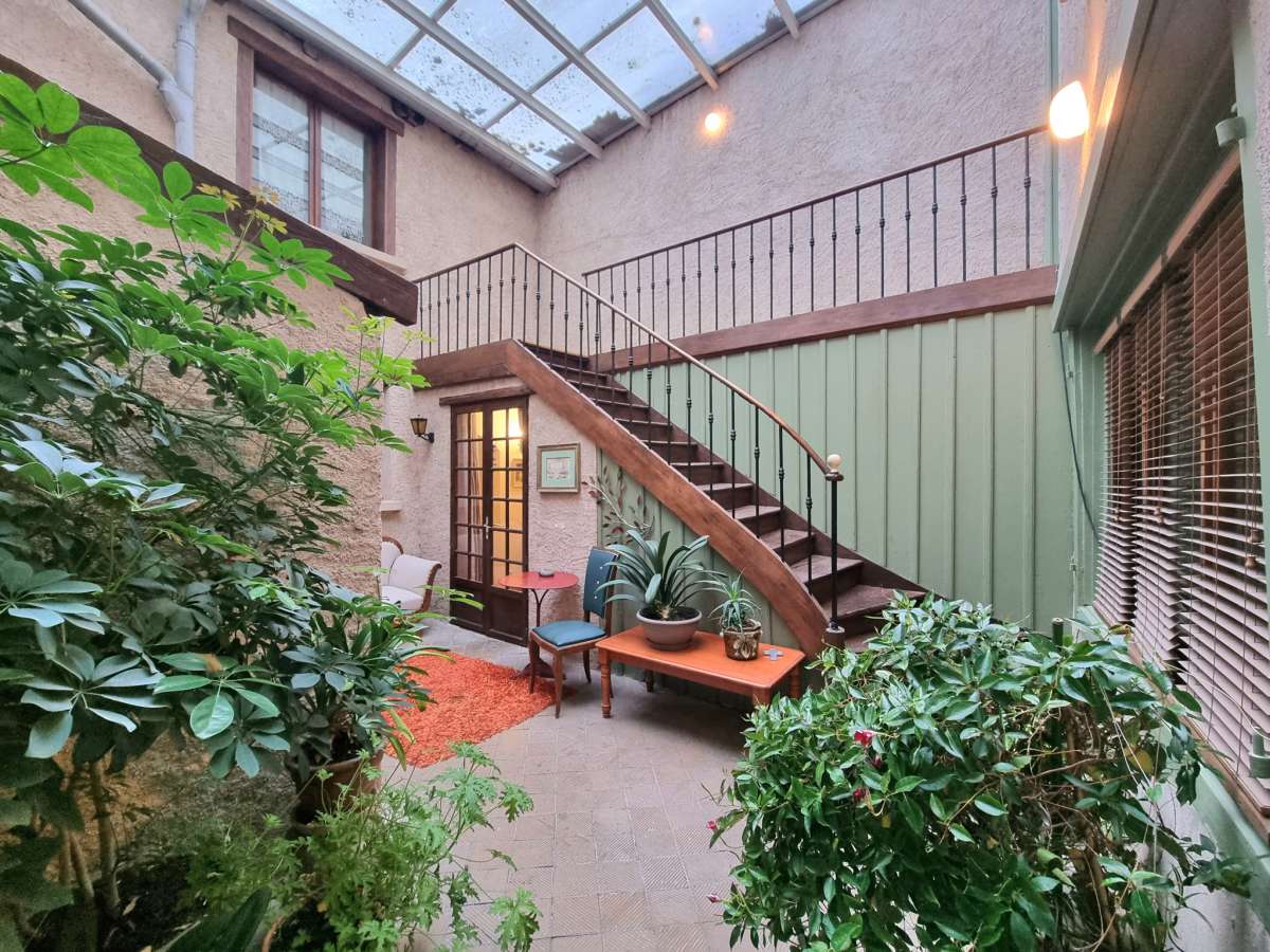 Maison 100 m2 avec local commercial & appartement