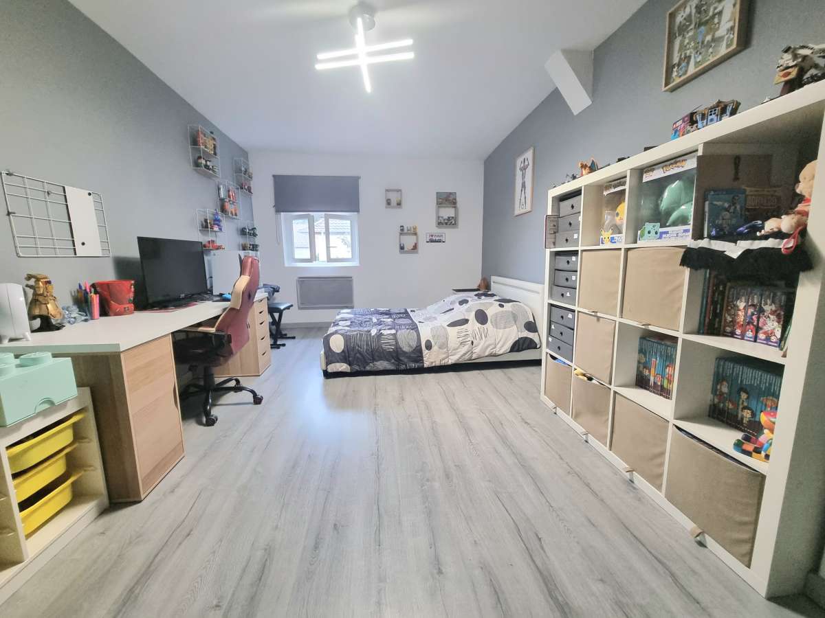 Maison mitoyenne 200 m2, 3 chambres & Terrasse