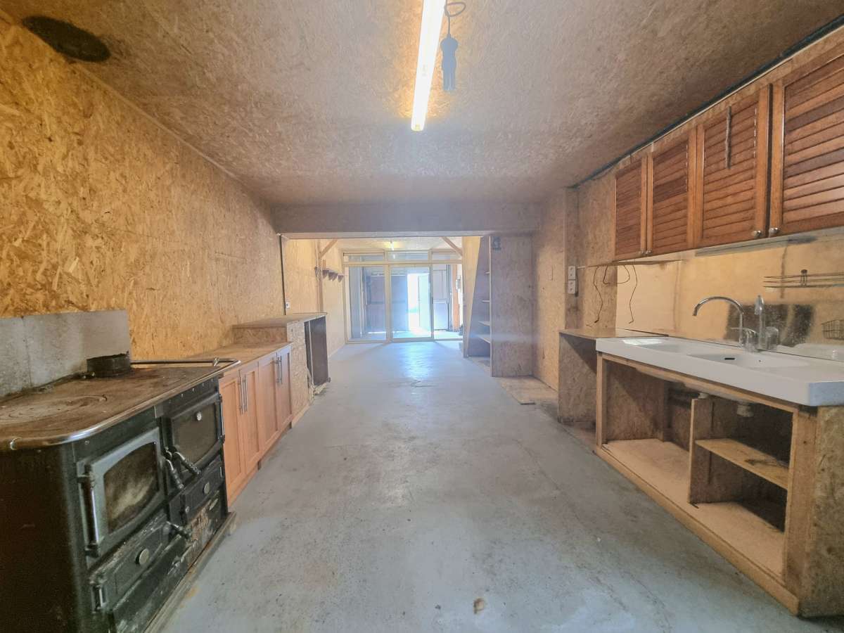 Maison mitoyenne 97 m2 avec grange, cour et jardin Terrain 863 m2