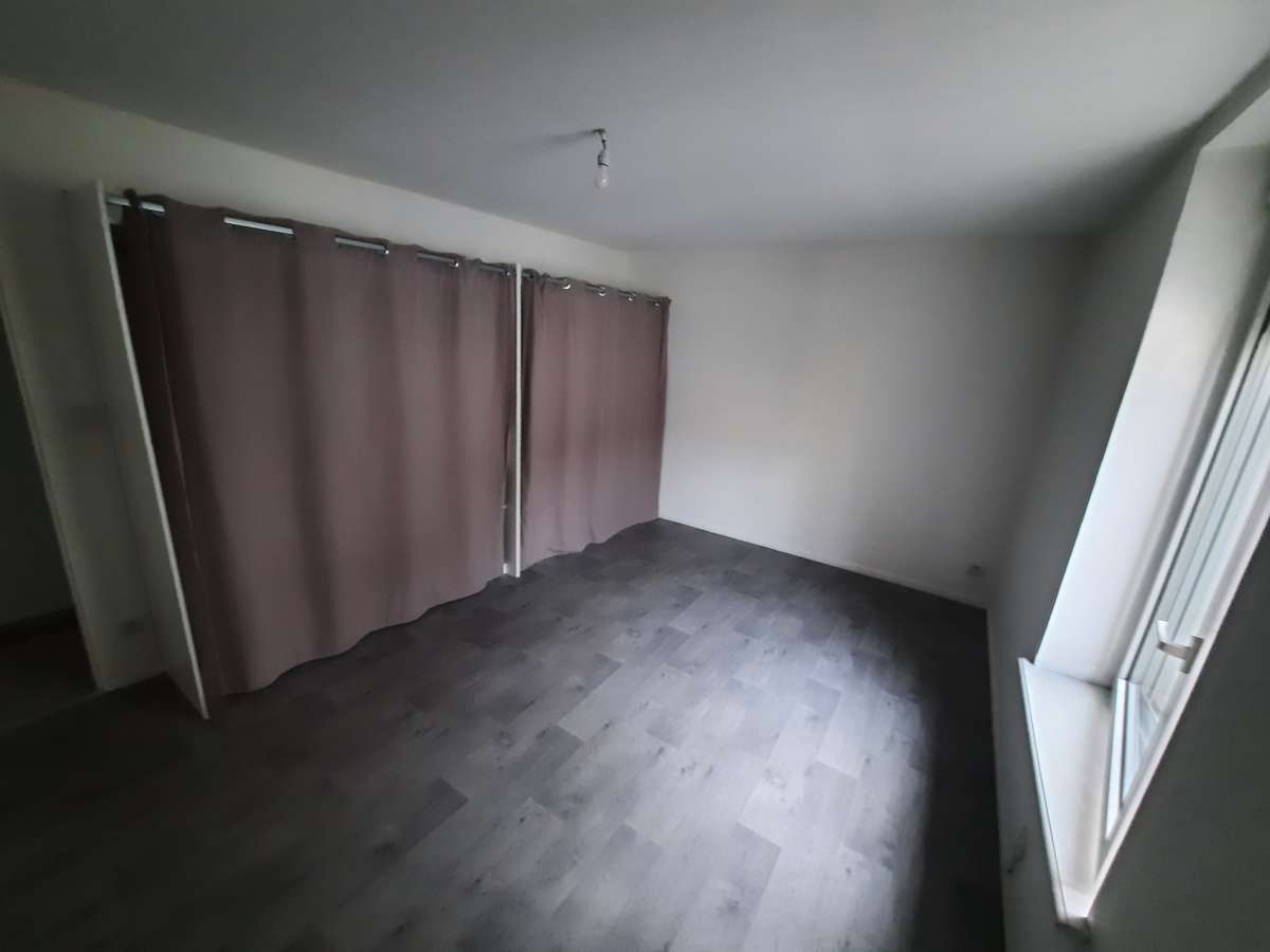 F2 très bon état Faubourg 3 maisons