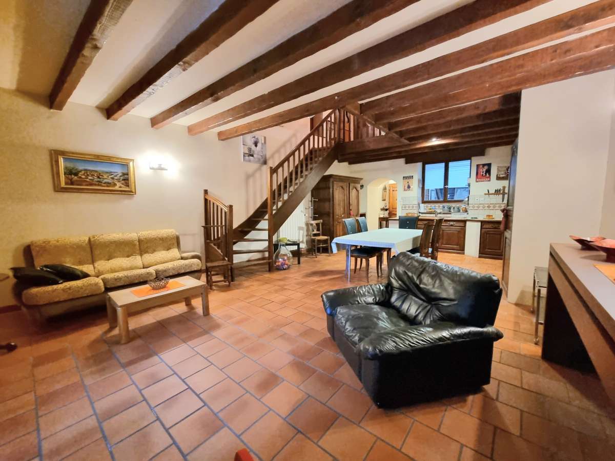 Maison 100 m2 avec local commercial & appartement