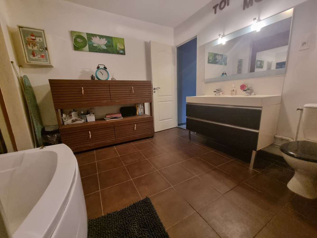 Maison mitoyenne 200 m2, 3 chambres & Terrasse