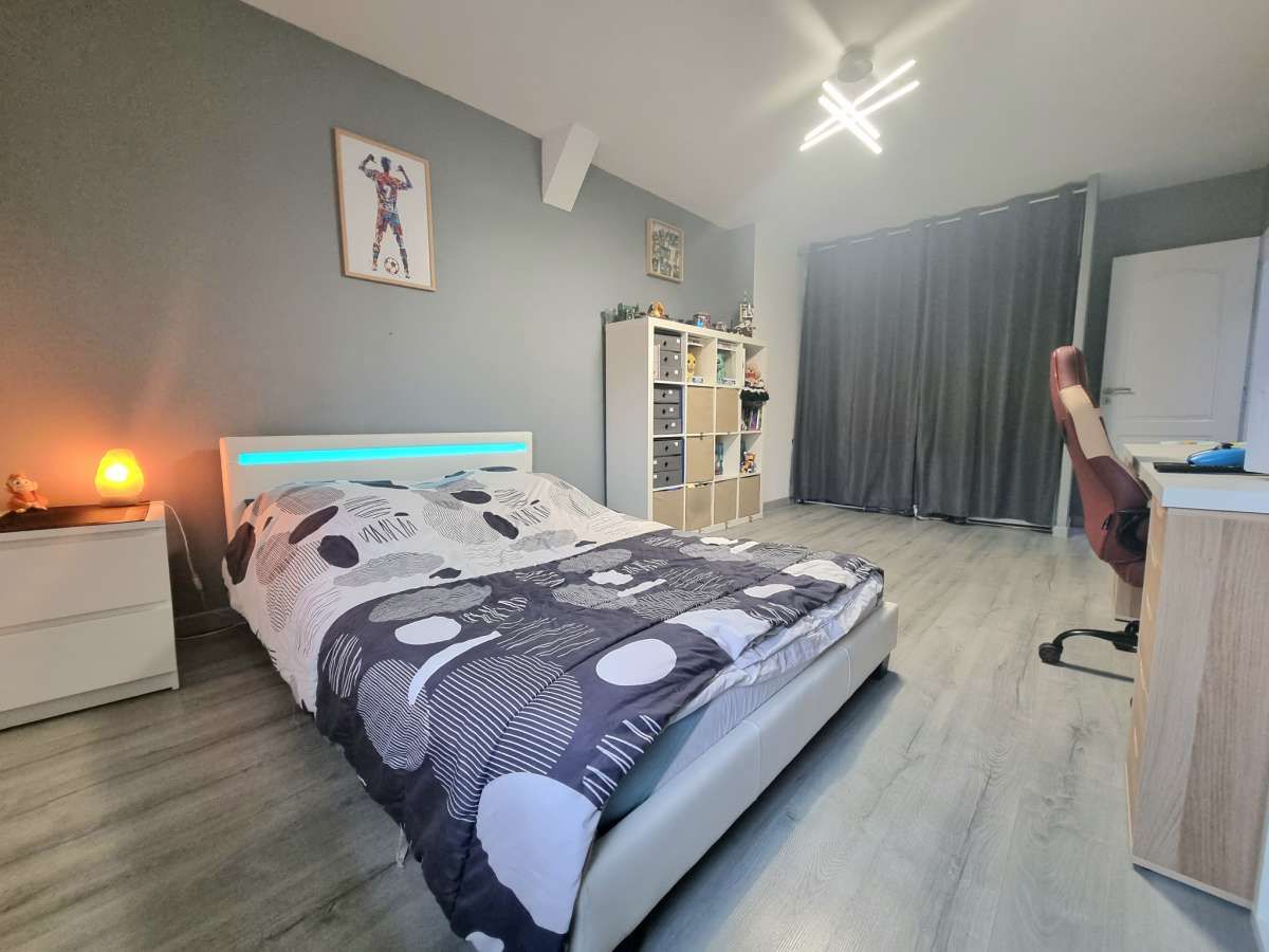 Maison mitoyenne 200 m2, 3 chambres & Terrasse