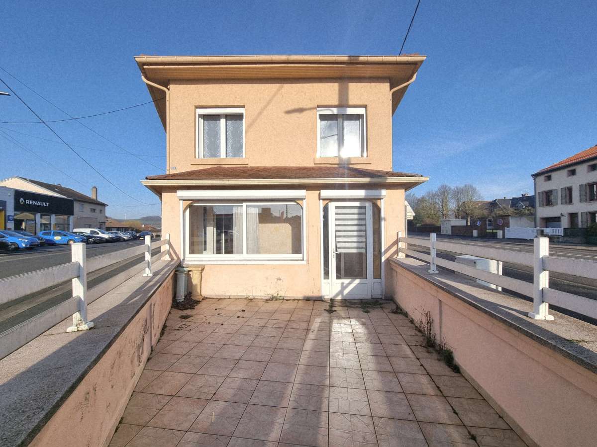 À LOUER   Maison individuelle 200 m2   Beaux volumes