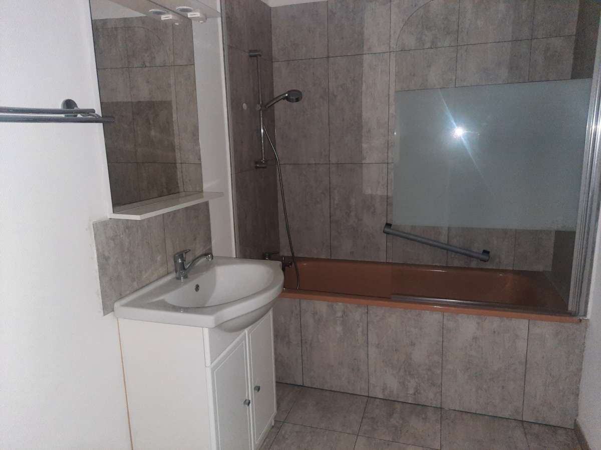 F2 très bon état Faubourg 3 maisons