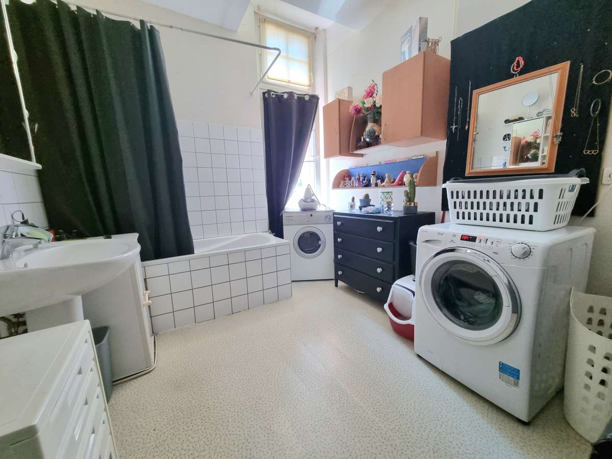 Appartement 3 pièces 90 m2 1er étage avec jardin et cave