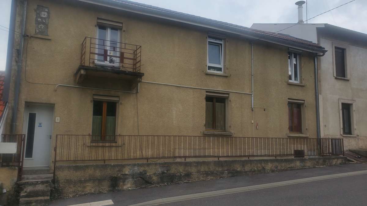 Maison de village avec gros volumes