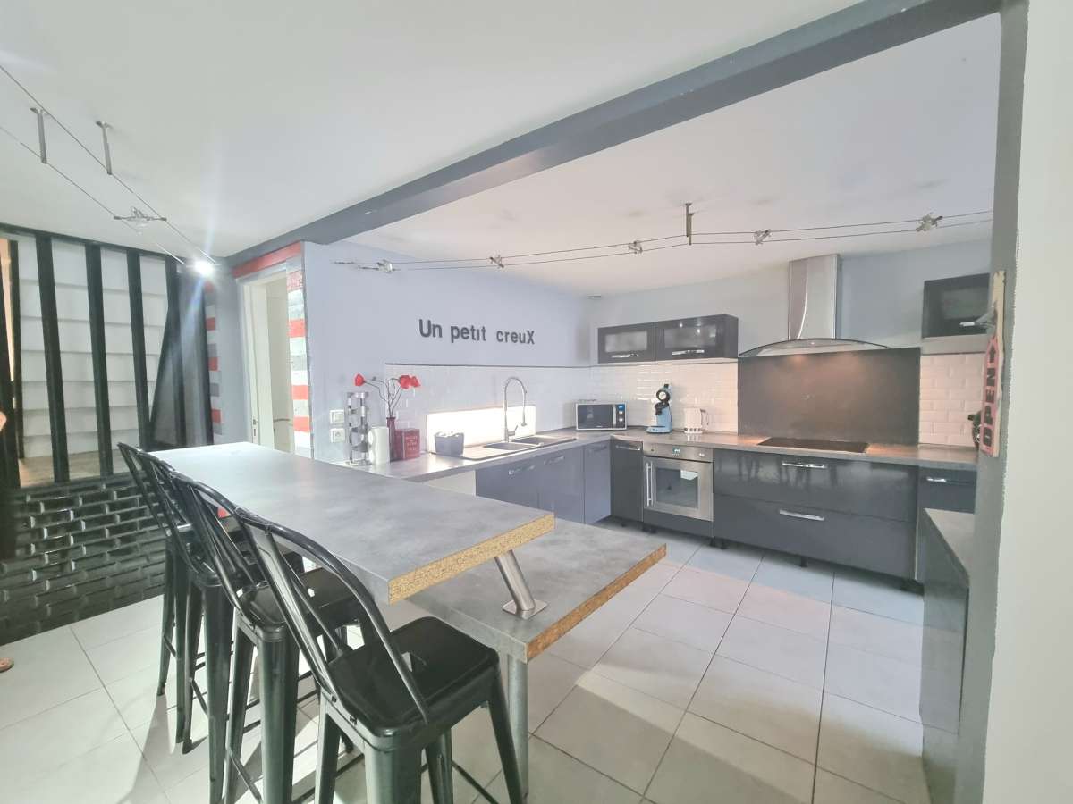 Maison mitoyenne 200 m2, 3 chambres & Terrasse