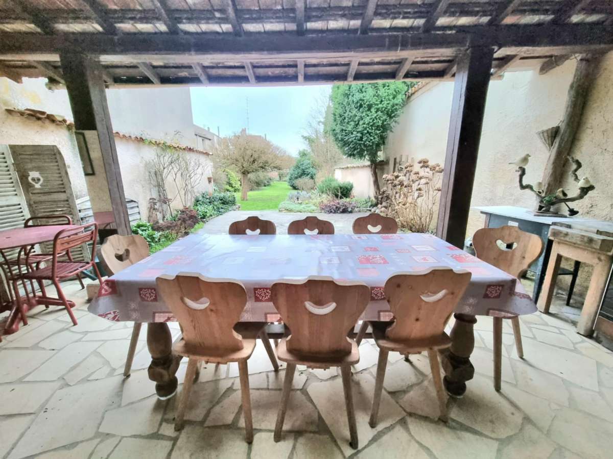 Maison 100 m2 avec local commercial & appartement